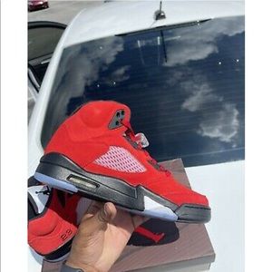 Retro 5 Jordan’s “raging bulls”